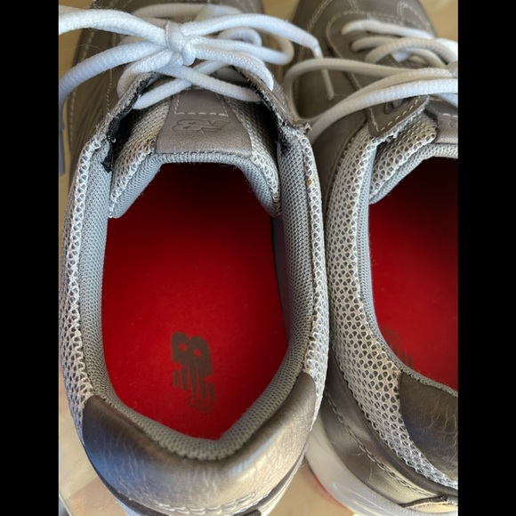 New Balance Limited Edition Gray leather Women’s 9 EUC cross trainers - Picture 10 of 11